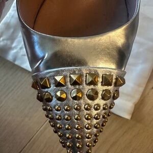 Gucci Silver Studded Kitten Heels, size 36